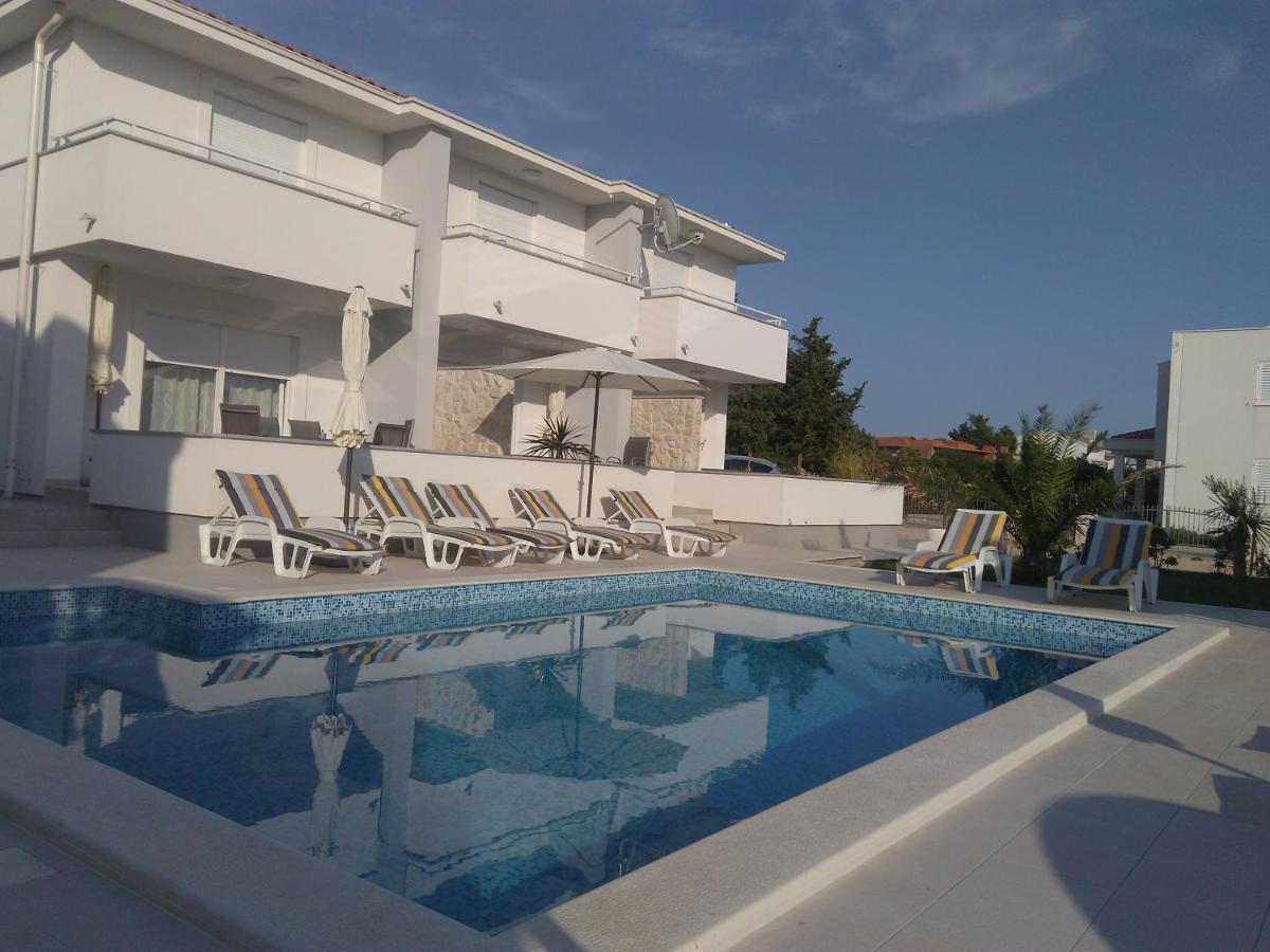 Luxury Apartments Cuba 1 Novalja Exteriör bild
