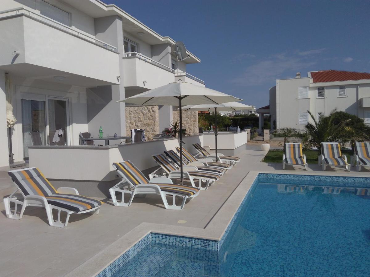 Luxury Apartments Cuba 1 Novalja Exteriör bild